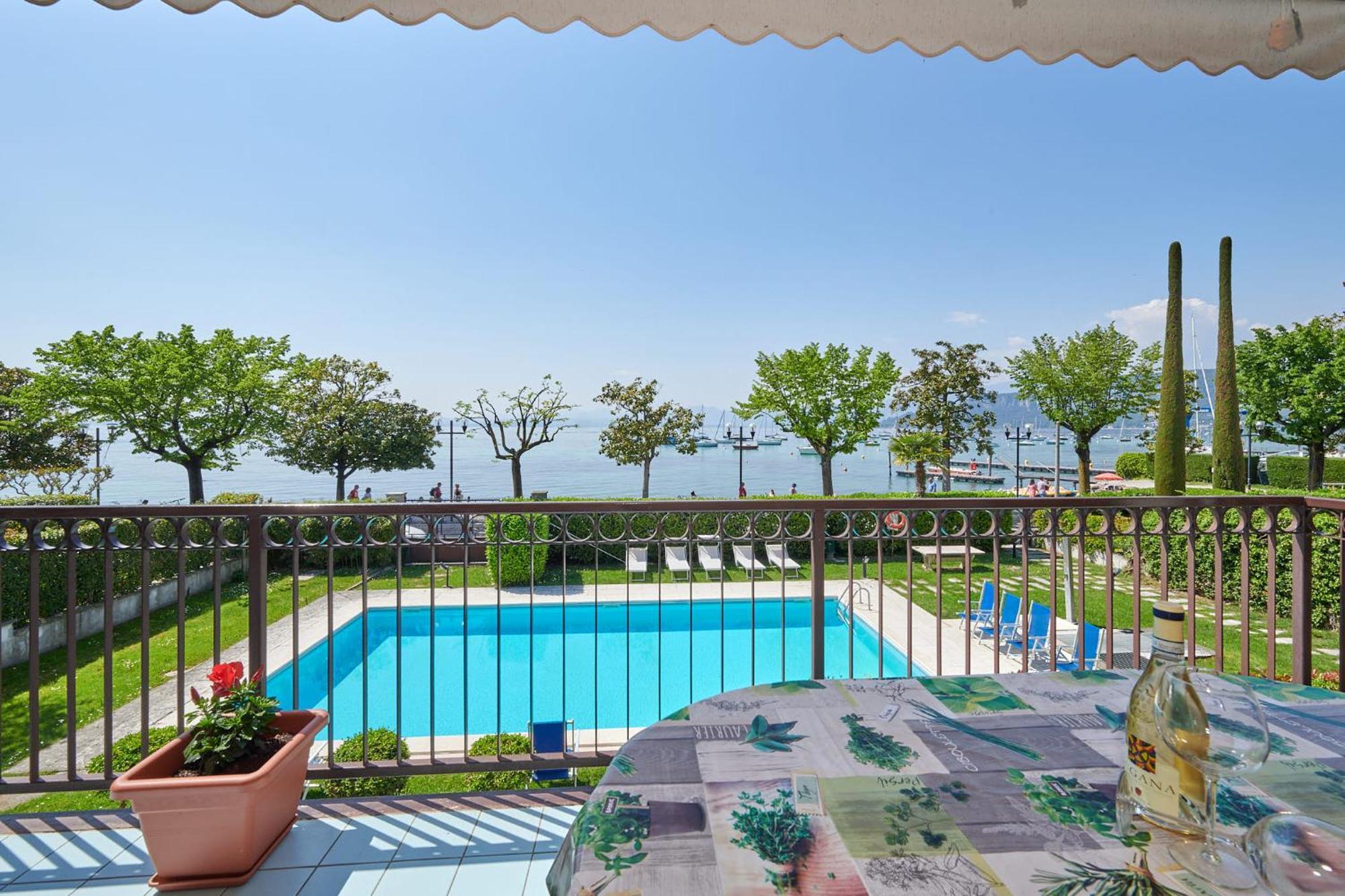 Apartments Rainer - Front Lake Bardolino Ngoại thất bức ảnh